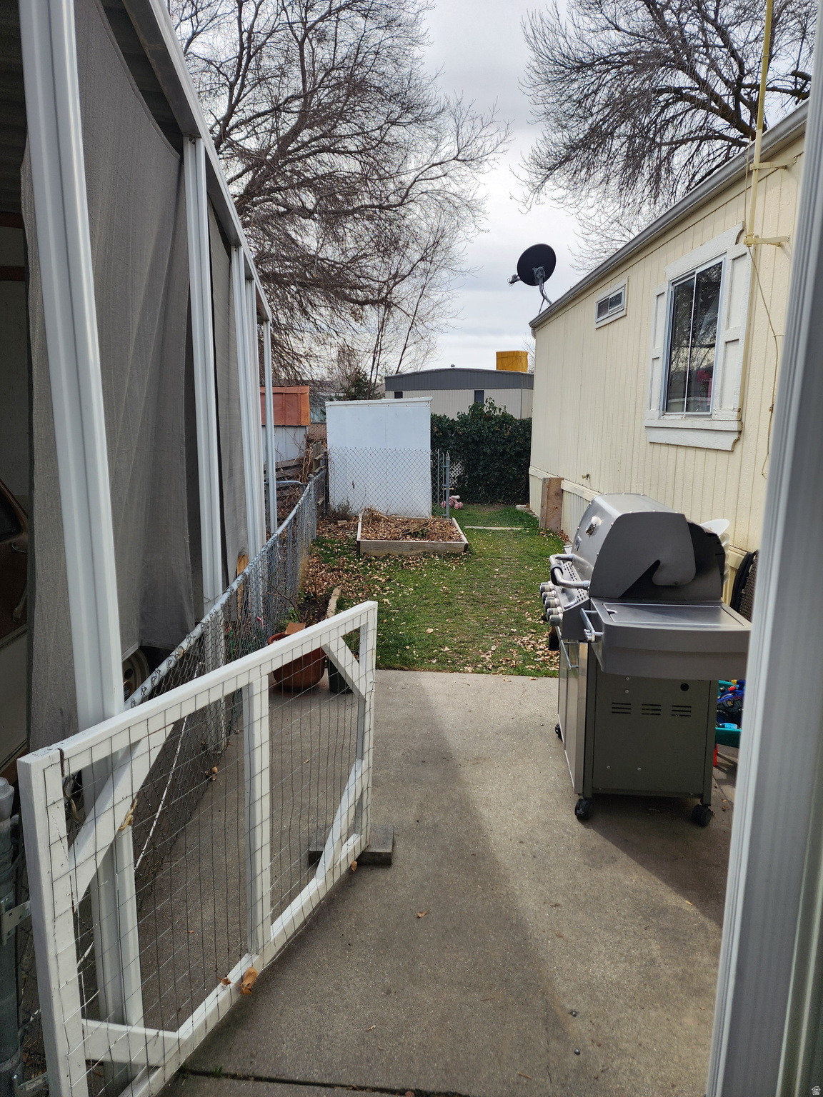 COUNTRY CLUB ESTATES - Residential