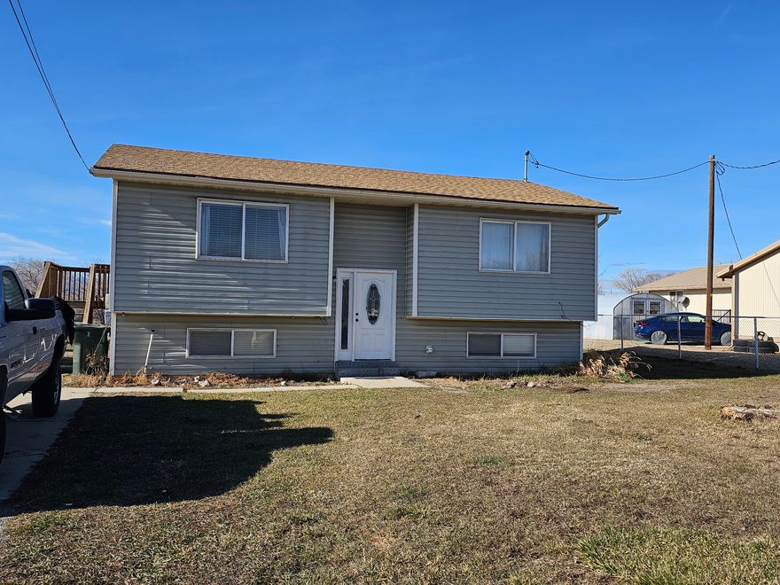 Discover a wonderful opportunity with this charming home now on the market! Nestled on a spacious 0.49-acre lot, this property offers both comfort and customization potential. four Bedrooms, one Bathroom, 1,738 square feet. This home is perfect for those who appreciate a blend of space and coziness. there's plenty of room for family, guests, or even the creation of a home office or hobby space. The single bathroom is efficiently designed to meet your needs. While this home is move-in ready, it does require a little TLC to truly make it your own. This presents a fantastic opportunity to personalize the space, giving it the love and attention it deserves to transform it into your dream home. Don't miss the chance to own a home where you can create lasting memories. With a bit of care and creativity, this house can become your perfect haven. Schedule a visit today to explore all that this property has to offer!