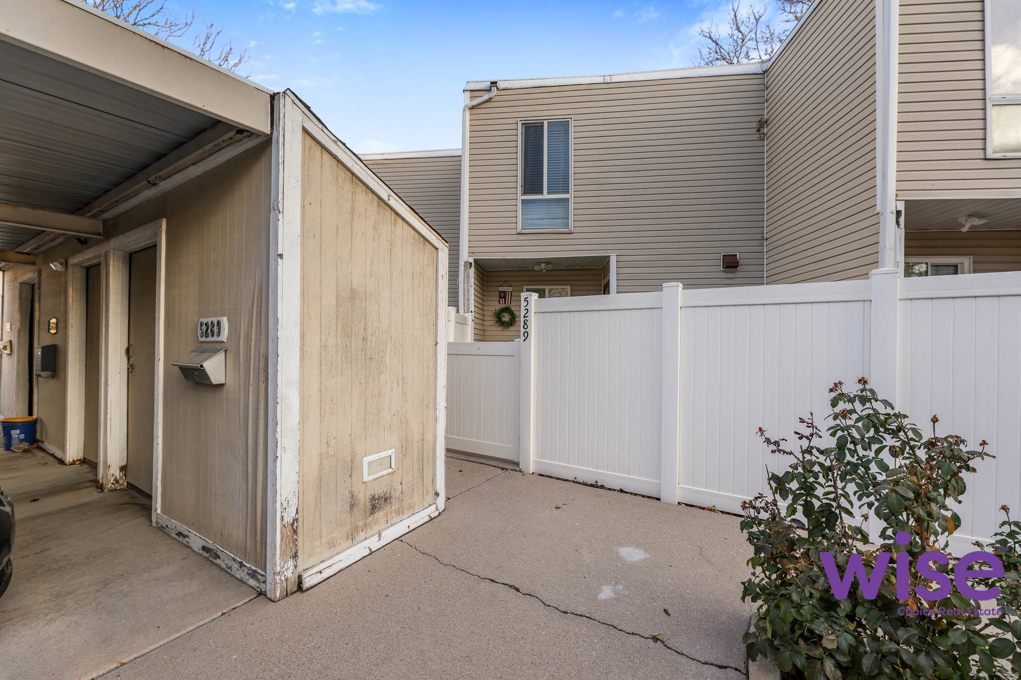 APPLEGATE CONDM - Residential