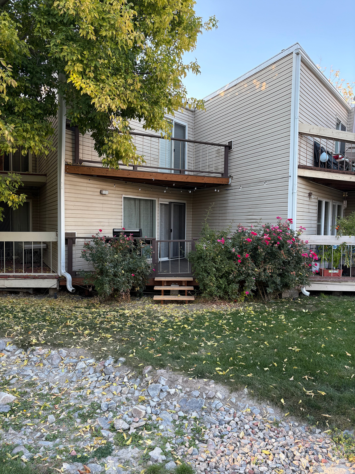 APPLEGATE CONDM - Residential