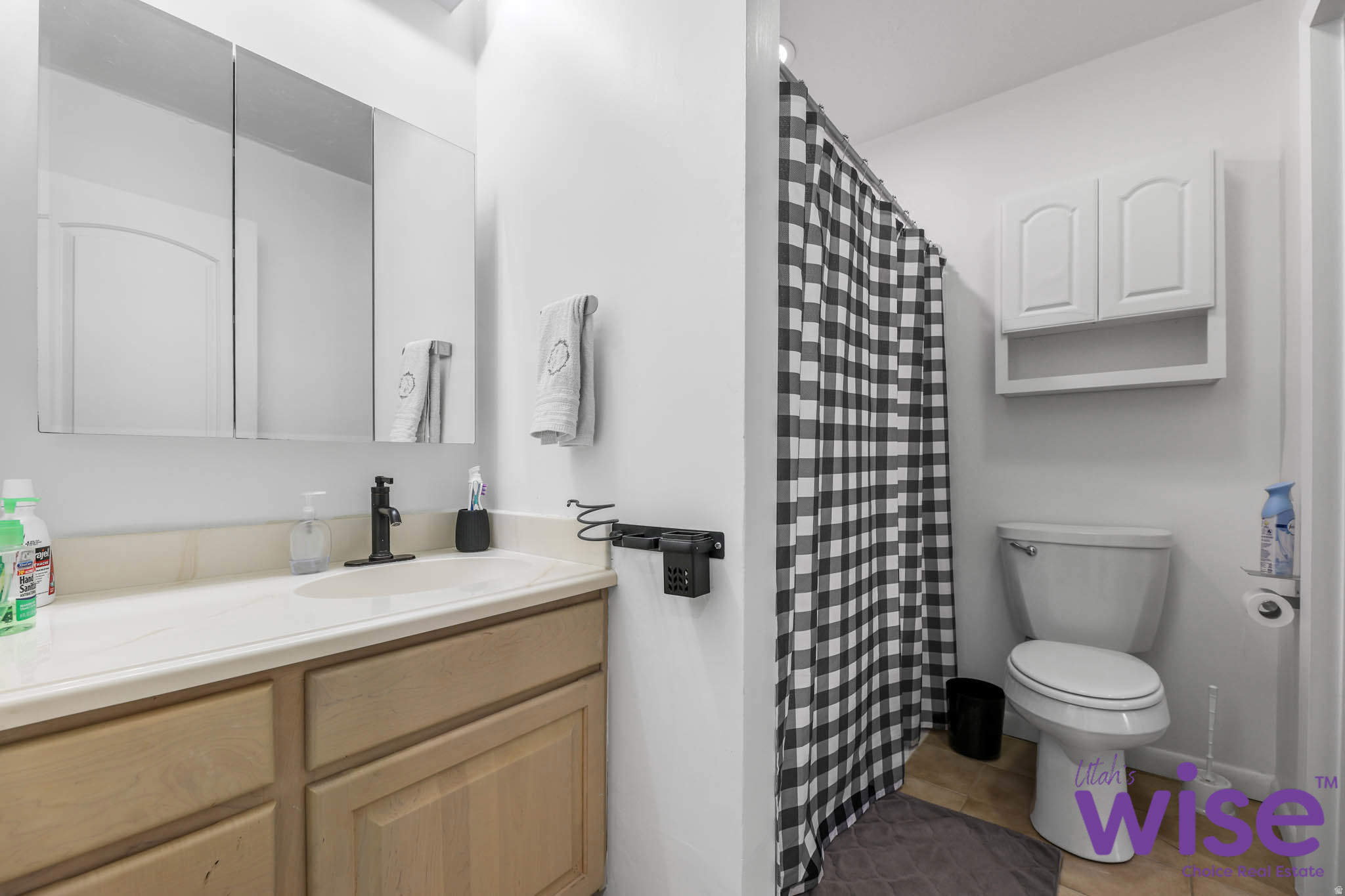 APPLEGATE CONDM - Residential