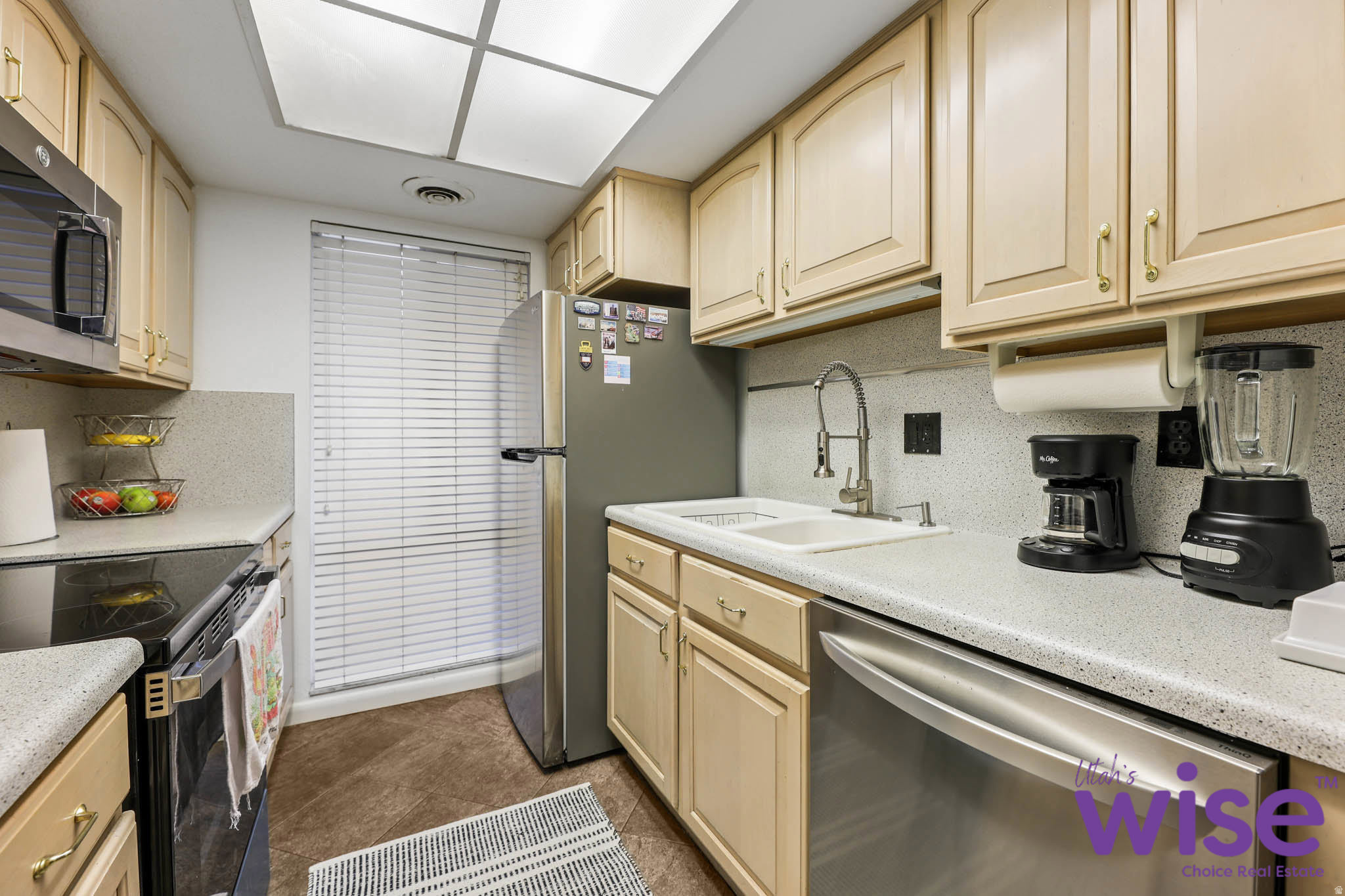 APPLEGATE CONDM - Residential