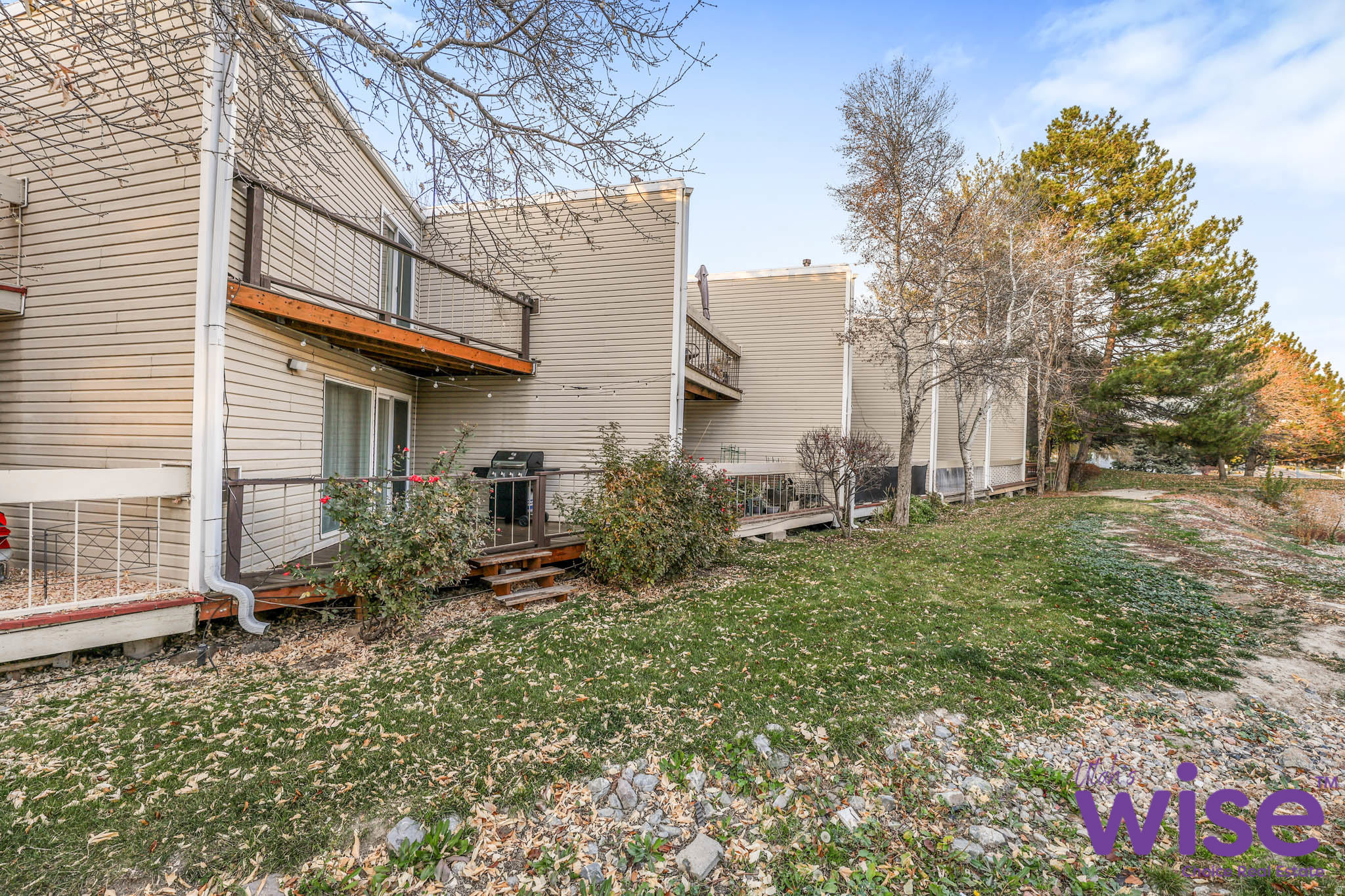 APPLEGATE CONDM - Residential