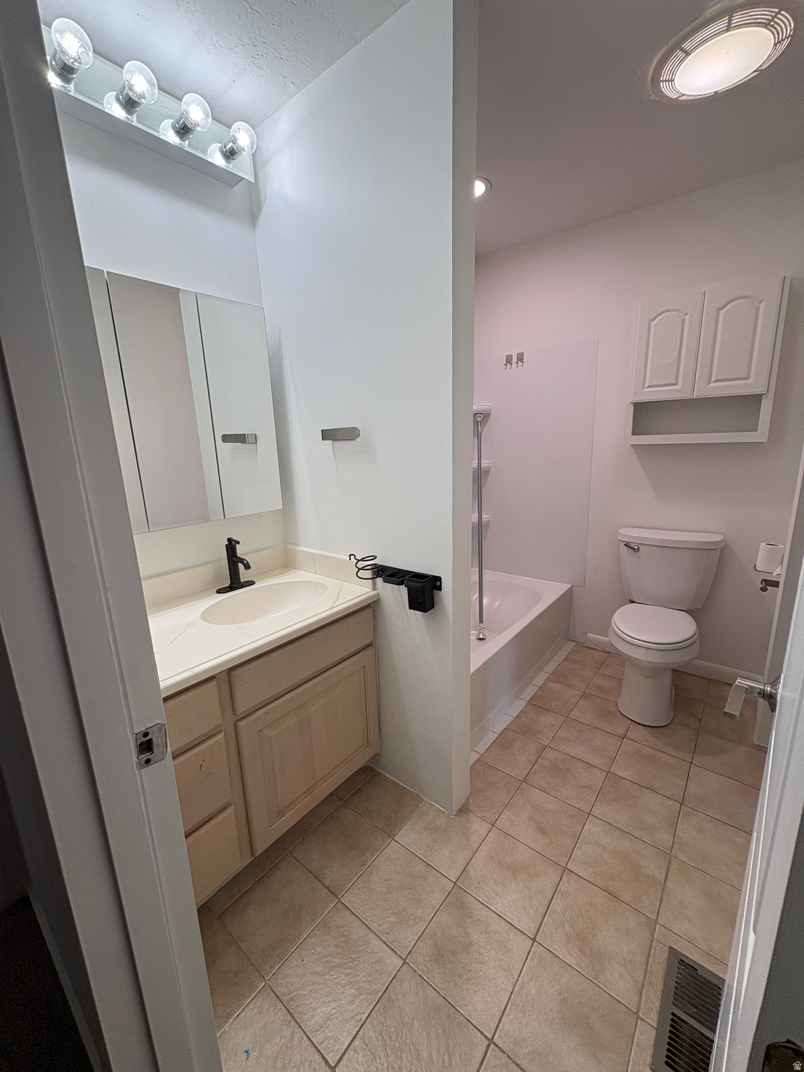 APPLEGATE CONDM - Residential