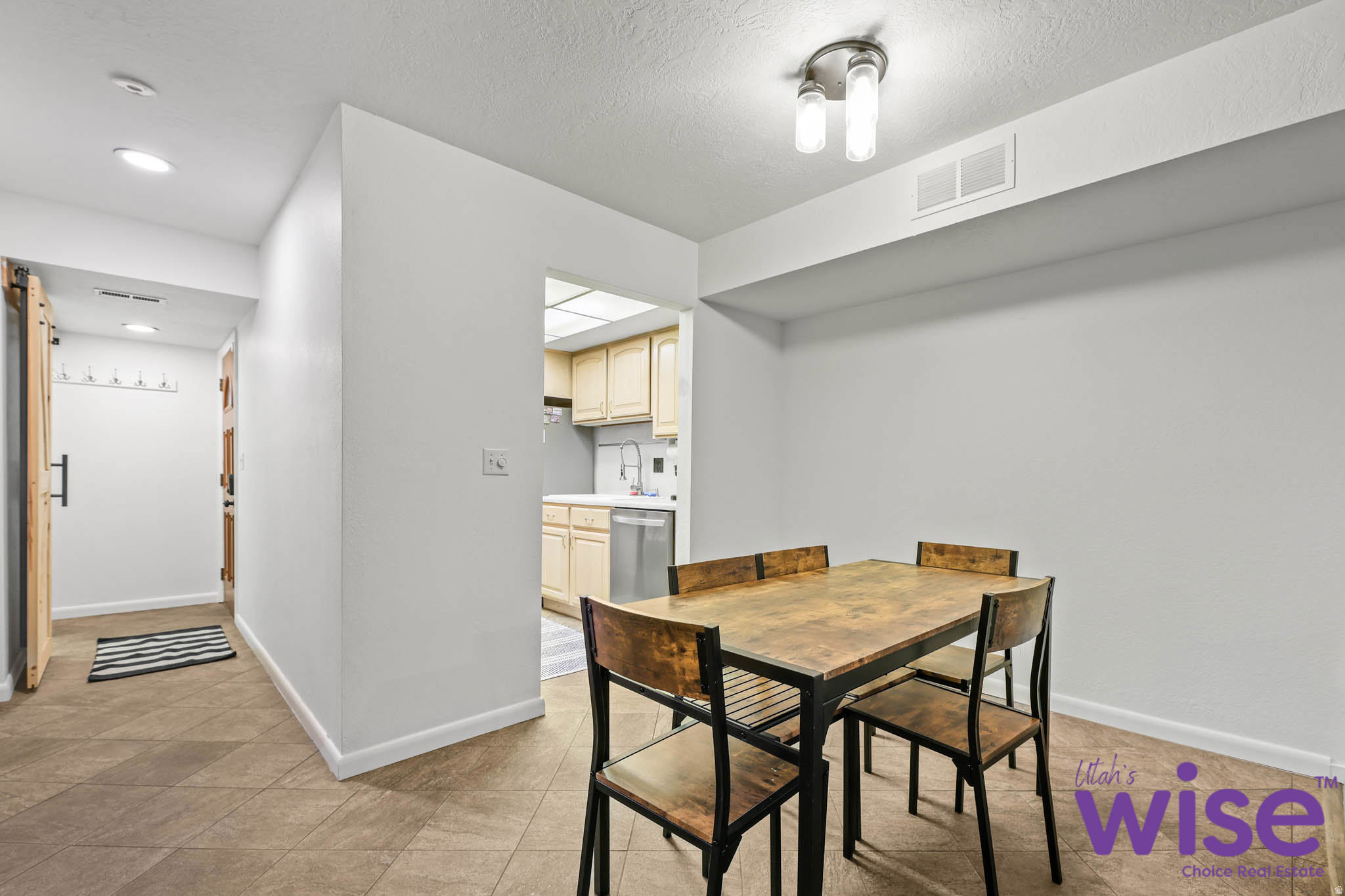 APPLEGATE CONDM - Residential