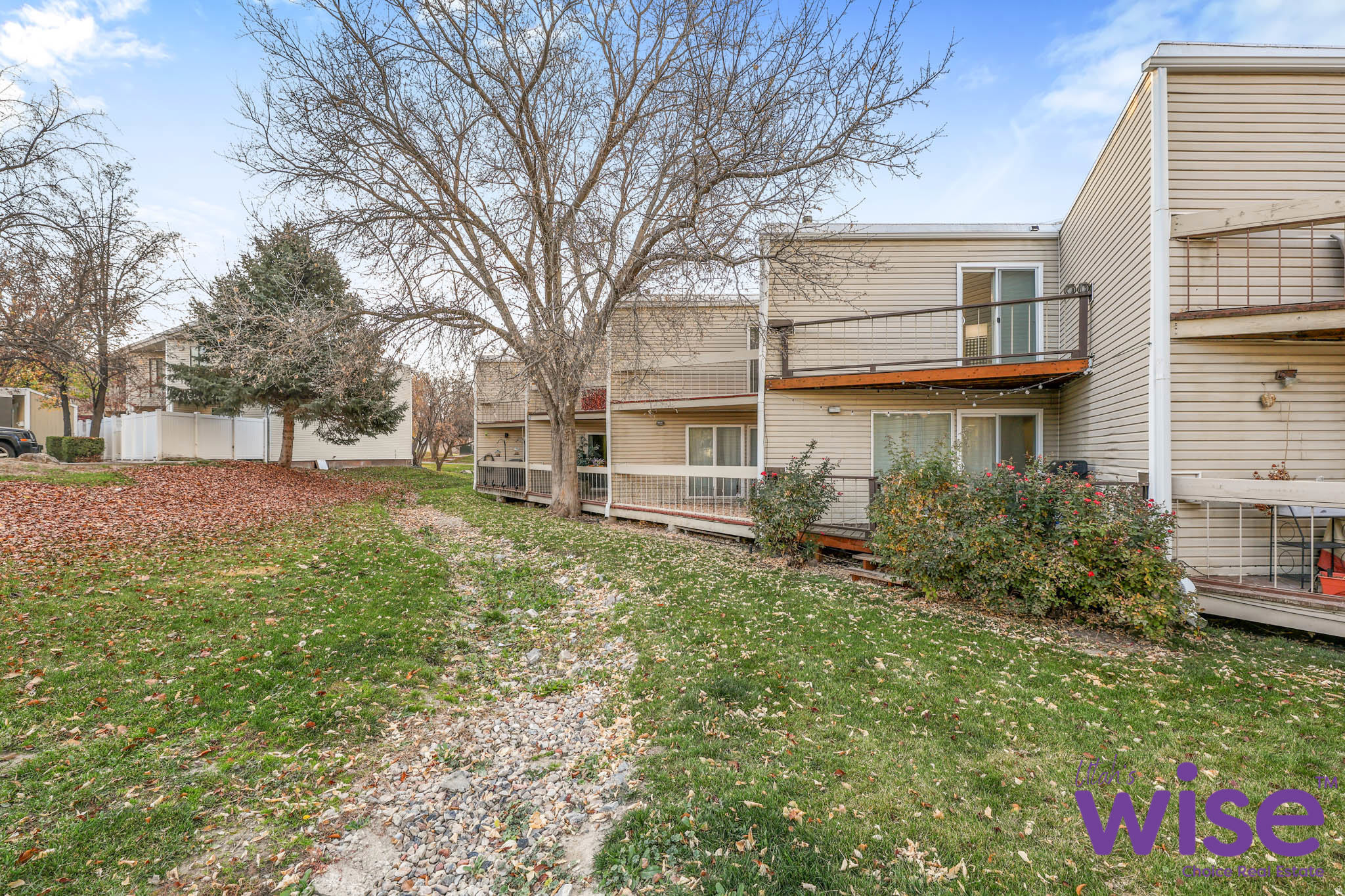 APPLEGATE CONDM - Residential