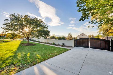 Tiny photo for 983 E SOUTHFORK DR, Draper, UT 84020 (MLS # 2115126)