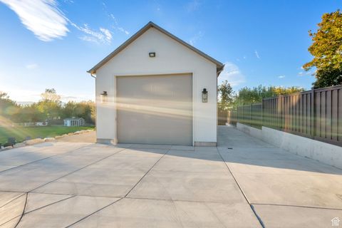 Tiny photo for 983 E SOUTHFORK DR, Draper, UT 84020 (MLS # 2115126)