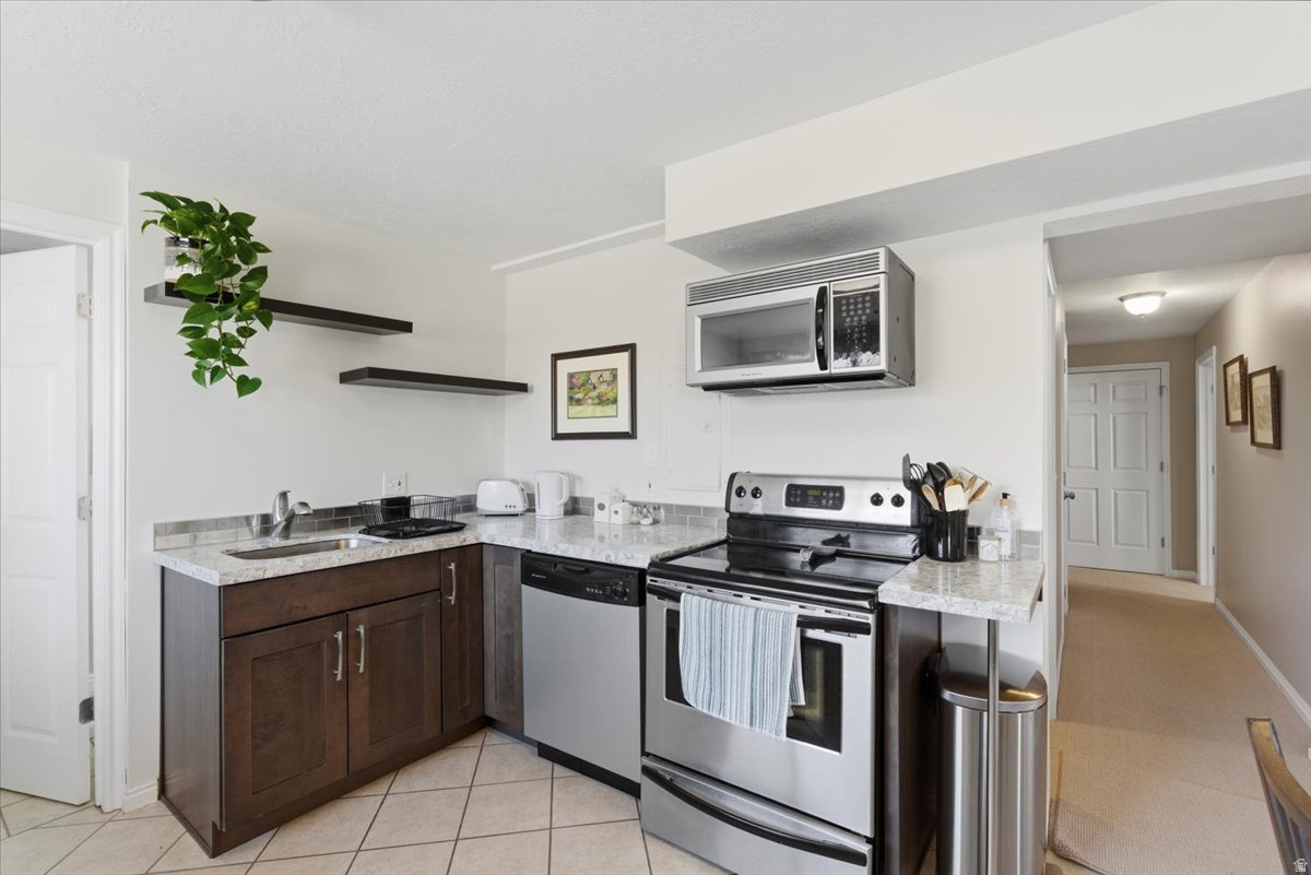 COUNTRY PARK ESTATES - Residential