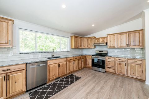 Tiny photo for 432 E 2700 N, North Ogden, UT 84414 (MLS # 2147043)