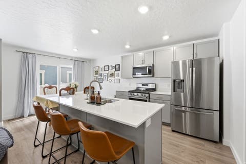 Townhouse For Sale - 1113 E Jack Dr<br/> Saratoga Springs, UT 84045