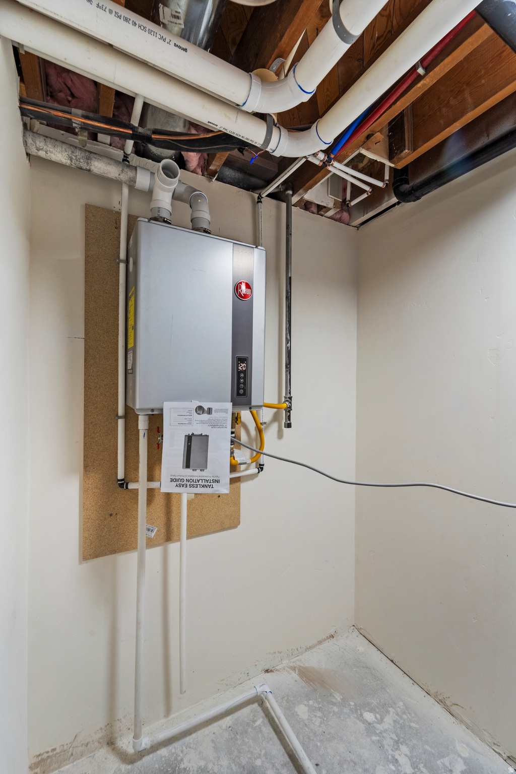 CREST VIEW MANOR - Residential