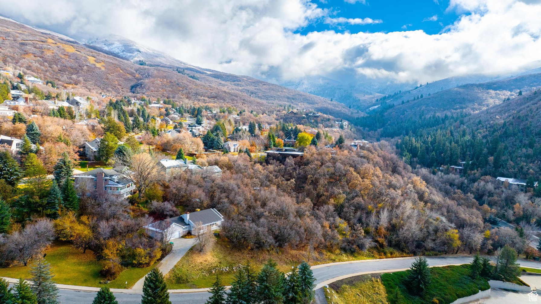 Secure this rare estate lot on Bountiful's East Bench and build your dream home with stunning views of Davis County sunsets. Nestled in Mueller Park Canyon in a highly sought-after area, it's perfect for gathering loved ones. Create a place to cherish for generations to come.