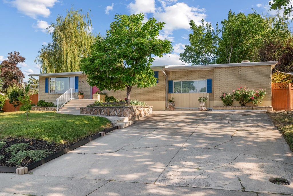 Photo of 695 E 3950 N, Provo, UT 84604 (MLS # 2168016)