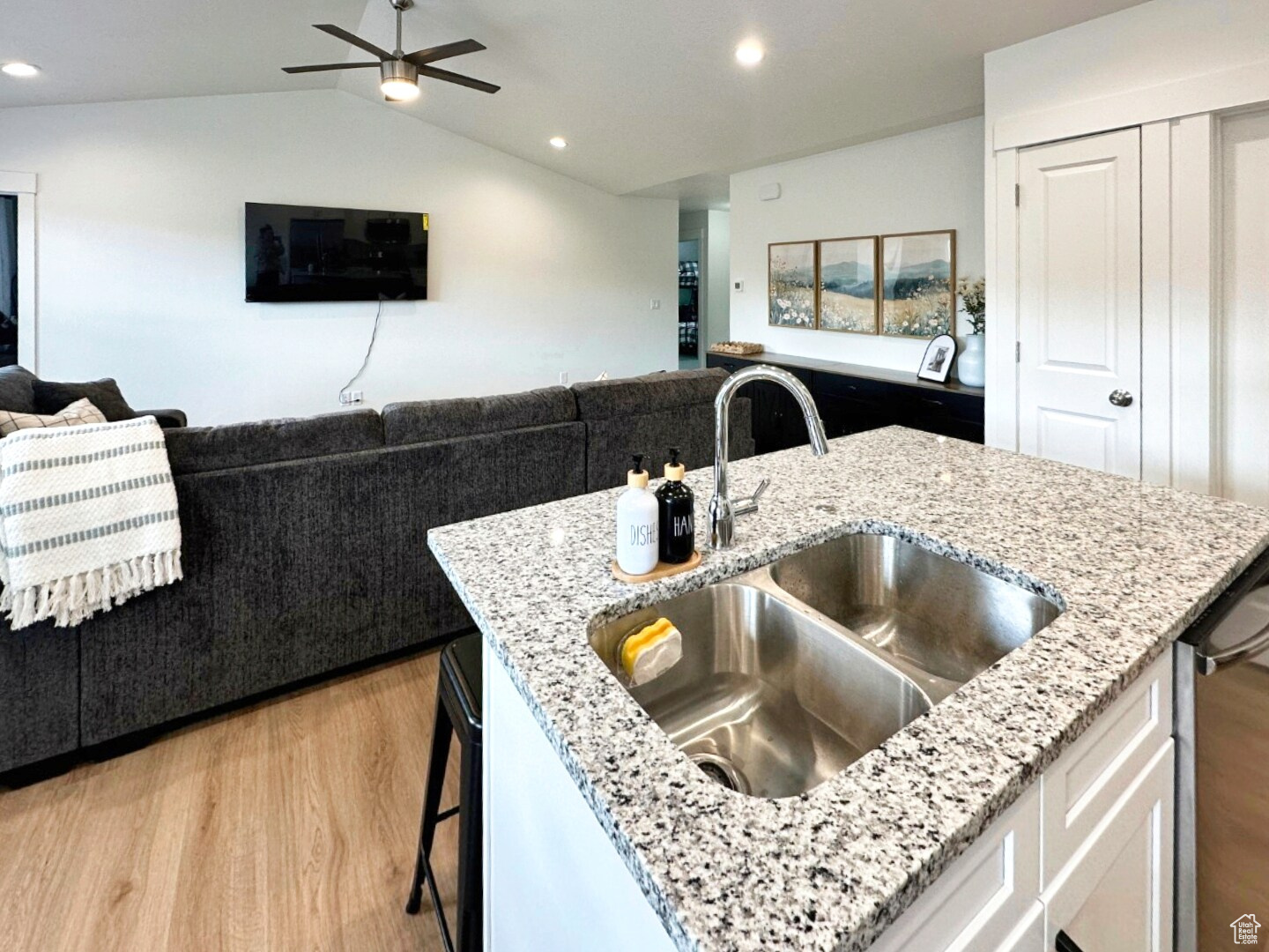 TRIANGLE ESTATES - Residential