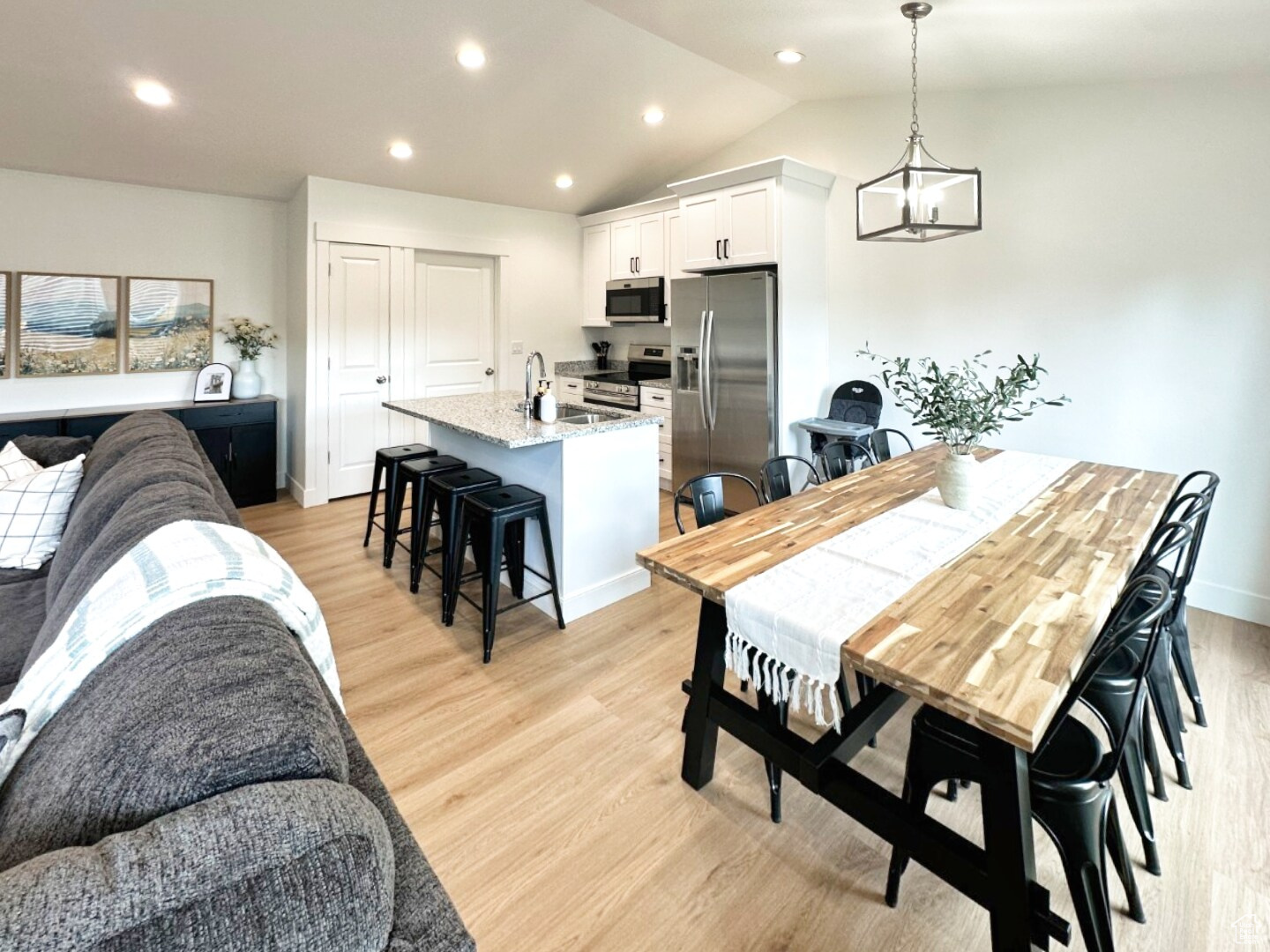 TRIANGLE ESTATES - Residential
