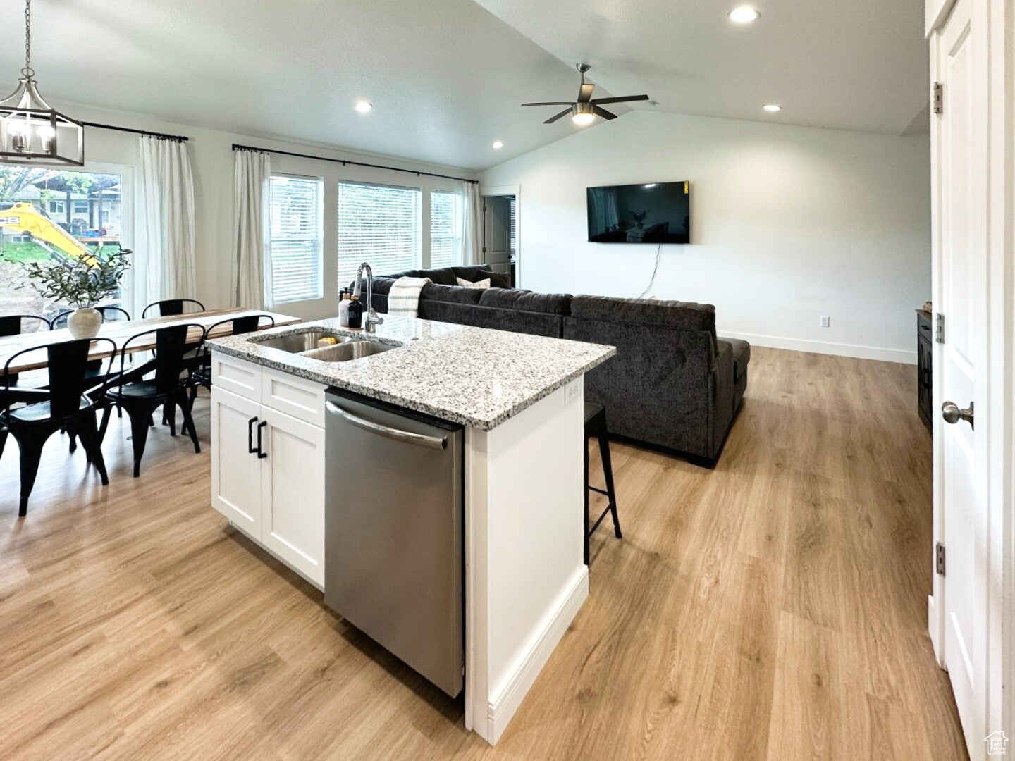 TRIANGLE ESTATES - Residential