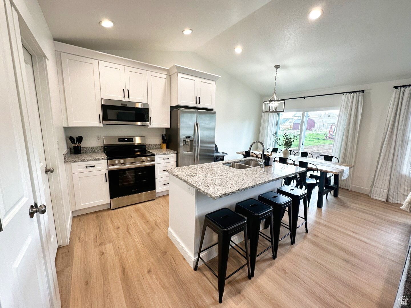 TRIANGLE ESTATES - Residential