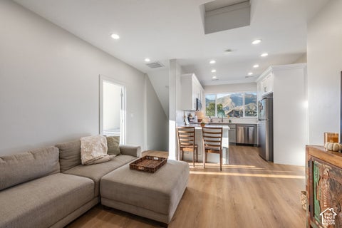 Tiny photo for 1354 S 800 E, Mapleton, UT 84664 (MLS # 2190292)