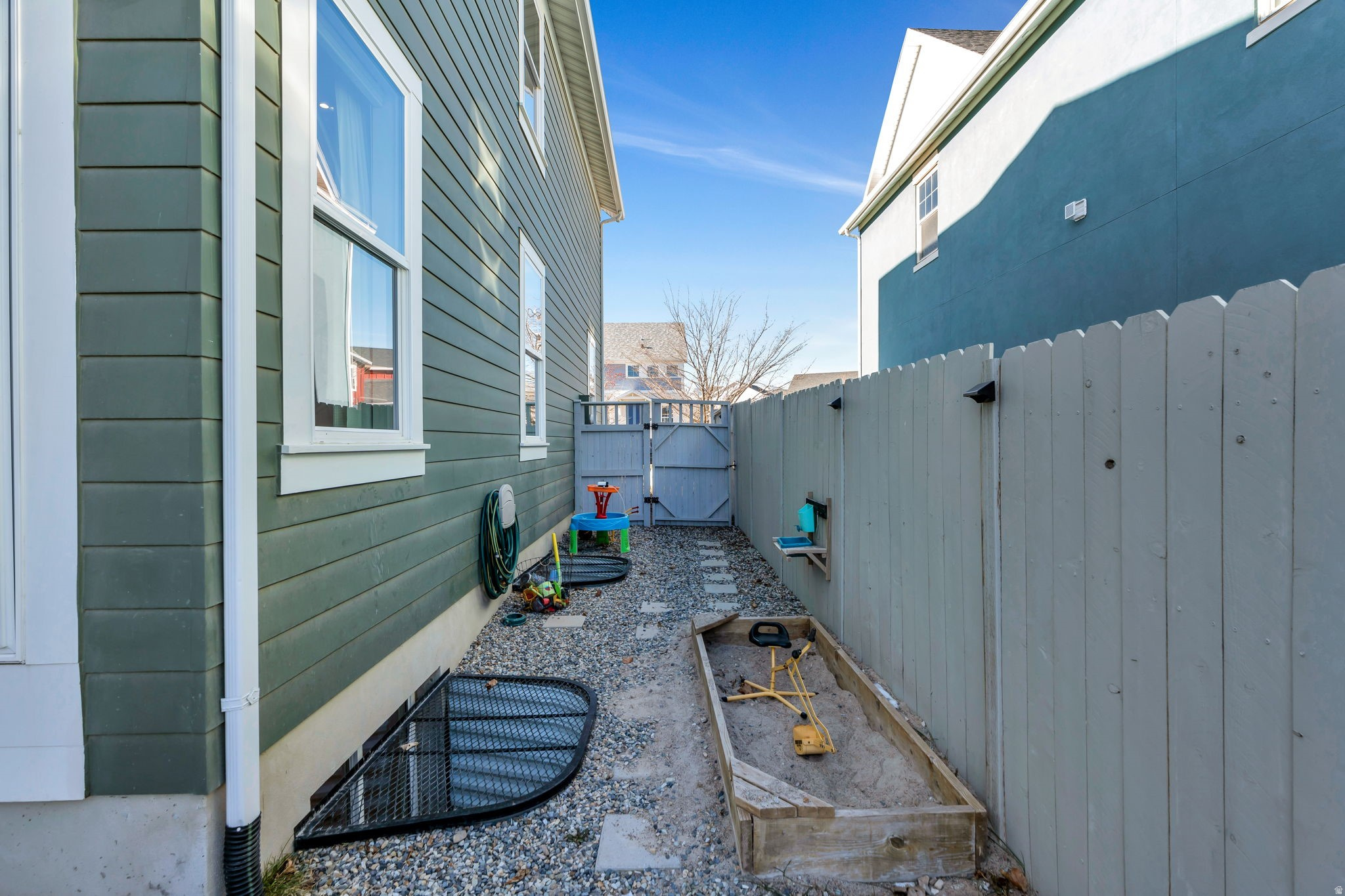 DAYBREAK - Residential