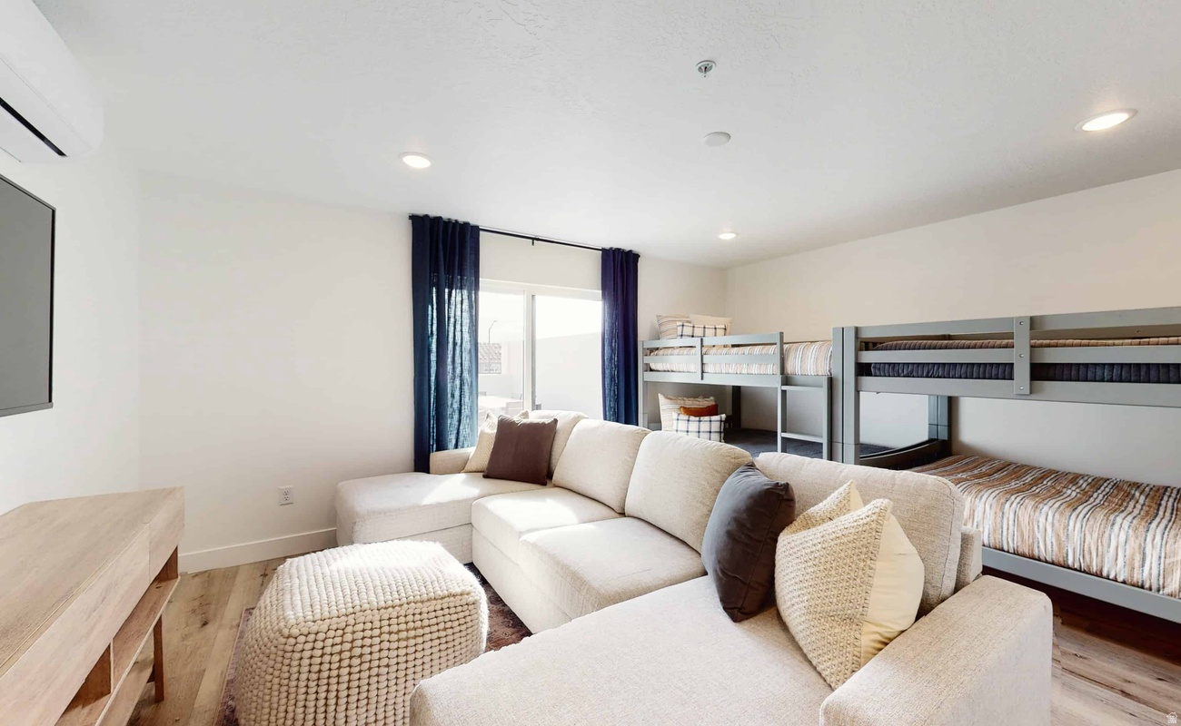 DESERT COLOR SKYLINE COMDOMINIUM PLAT - Residential