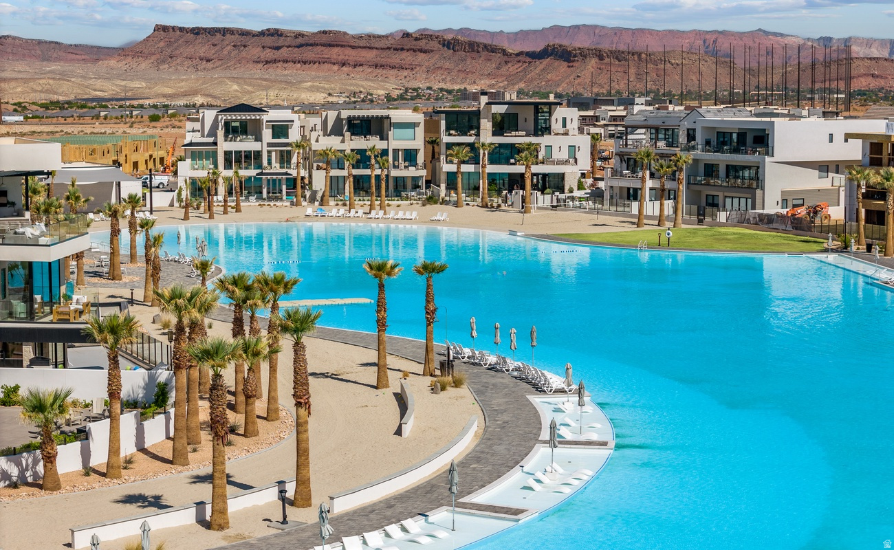 DESERT COLOR SKYLINE COMDOMINIUM PLAT - Residential