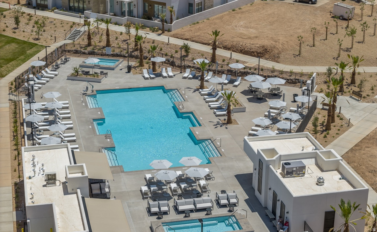 DESERT COLOR SKYLINE COMDOMINIUM PLAT - Residential