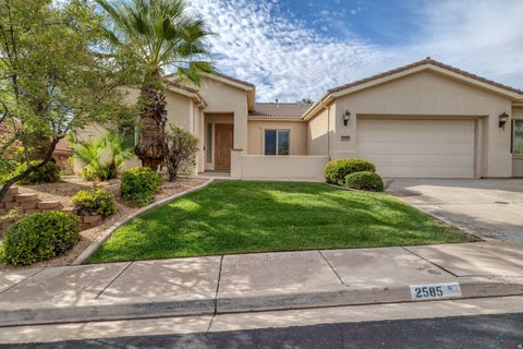 Photo of 2585 W LAQUINTA WAY, Saint George, UT 84770 (MLS # 2186950)