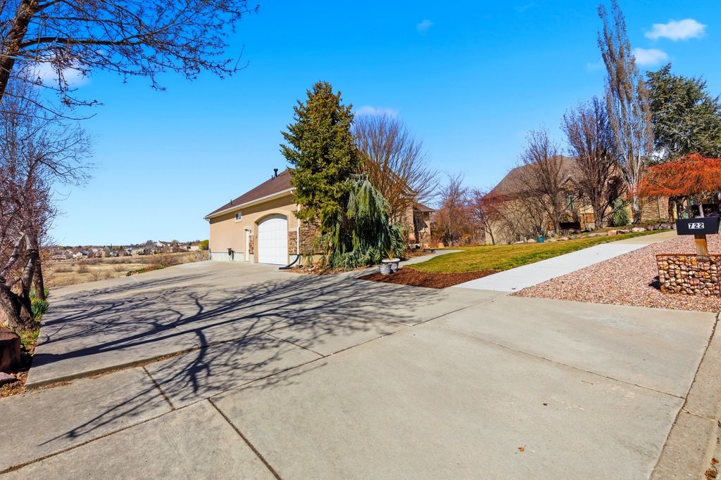 Photo of 722 W WEBB RD, Draper, UT 84020 (MLS # 2142296)