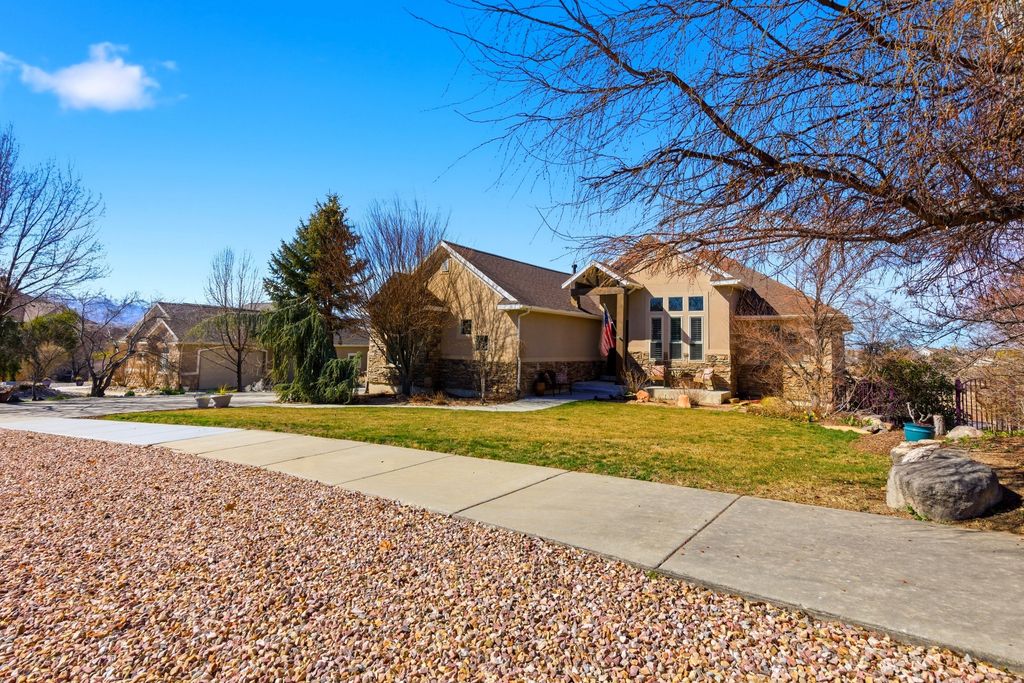 Photo of 722 W WEBB RD, Draper, UT 84020 (MLS # 2142296)