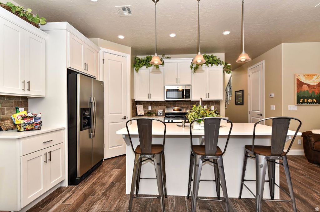Photo of 1622 W CANYON TREE DR, Saint George, UT 84770 (MLS # 2162062)