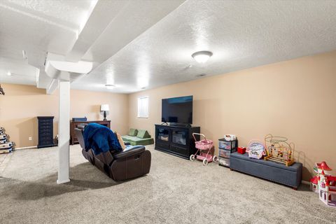 Tiny photo for 1214 N 700 W, Clinton, UT 84015 (MLS # 2122655)