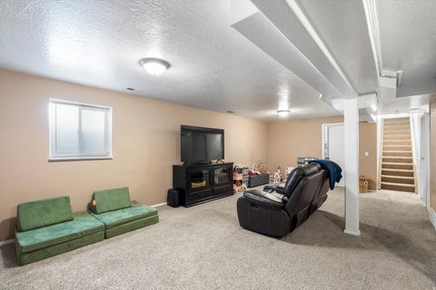 Tiny photo for 1214 N 700 W, Clinton, UT 84015 (MLS # 2122655)