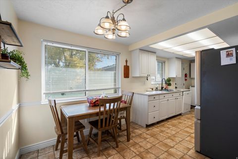 Tiny photo for 1214 N 700 W, Clinton, UT 84015 (MLS # 2122655)