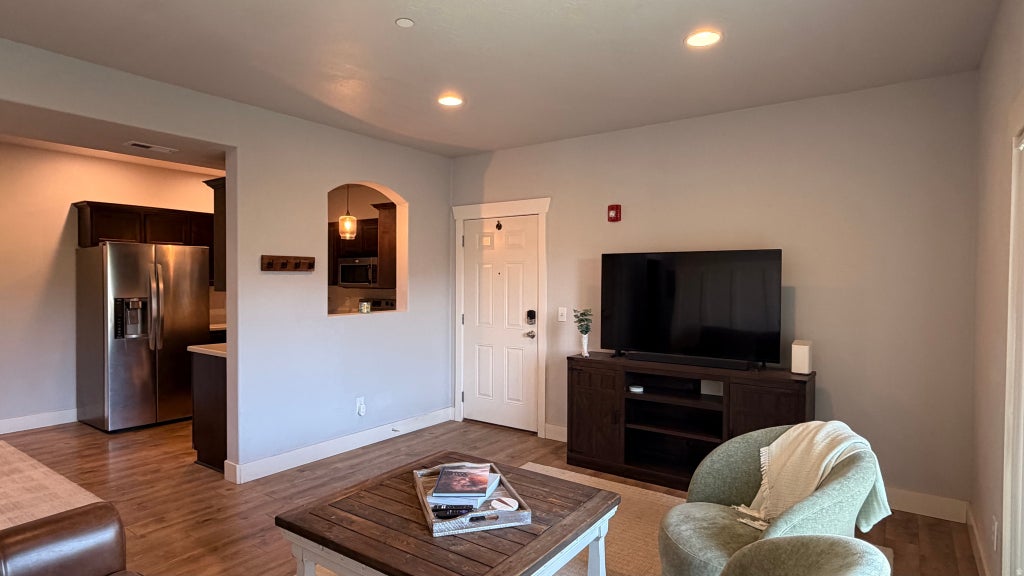 Photo of 98 W SPRINGVIEW DR, Saratoga Springs, UT 84045 (MLS # 2186137)