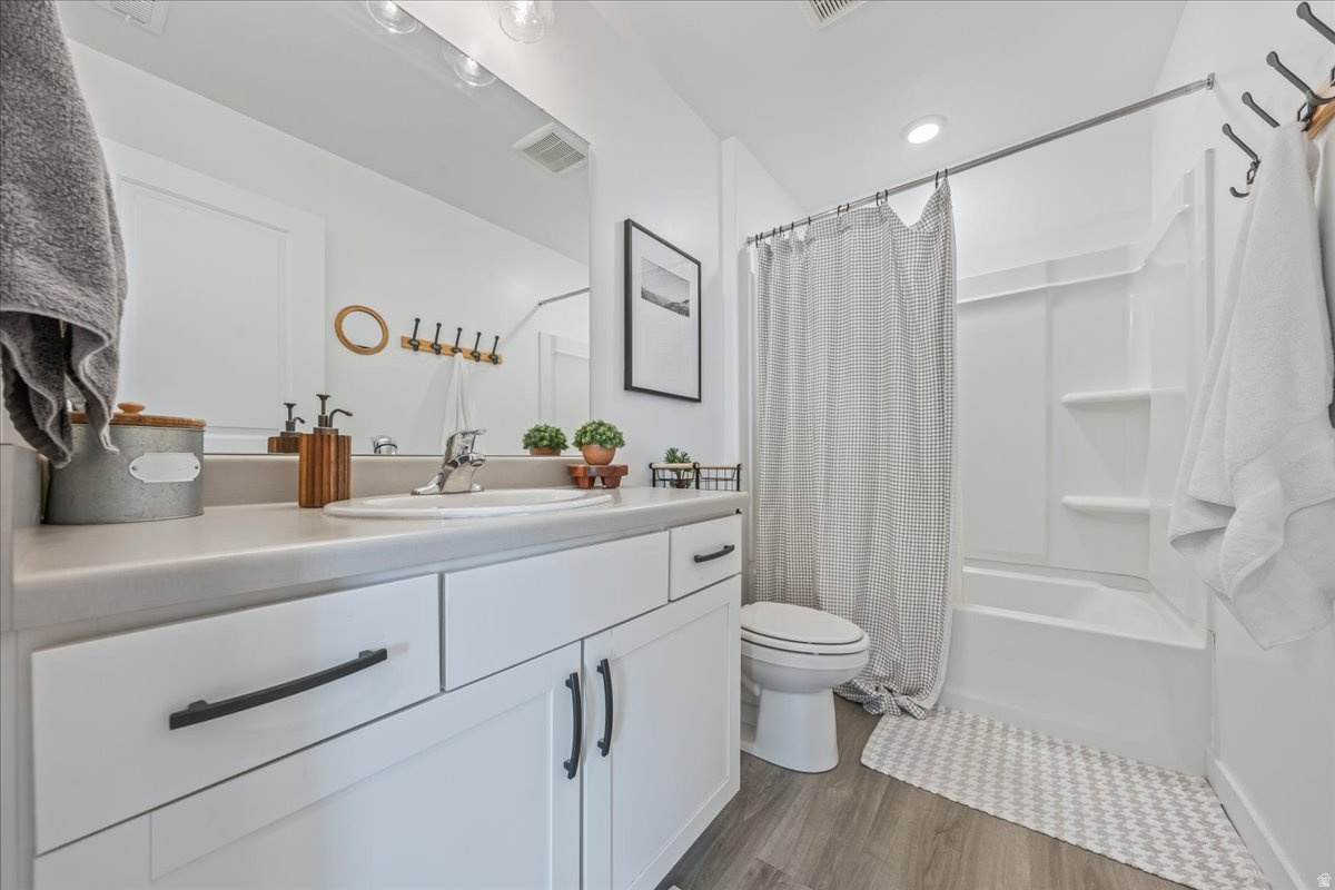 LEXINGTON GREENS - Residential