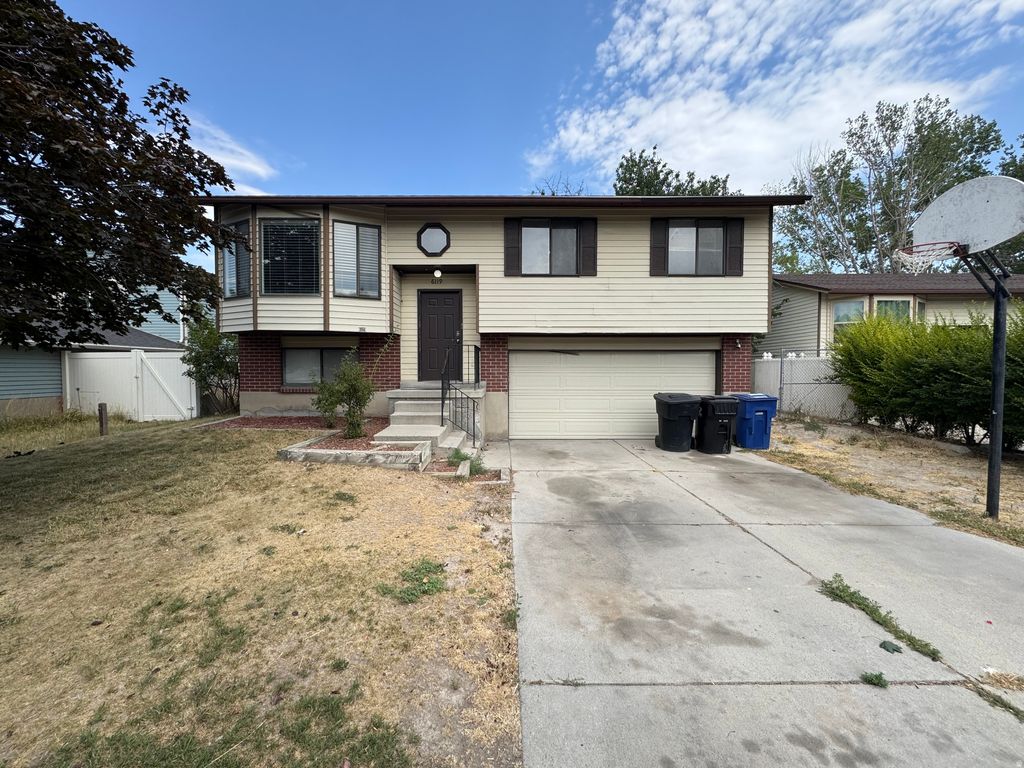 Photo of 6119 PARK WOOD DR, Salt Lake City, UT 84118 (MLS # 2171908)
