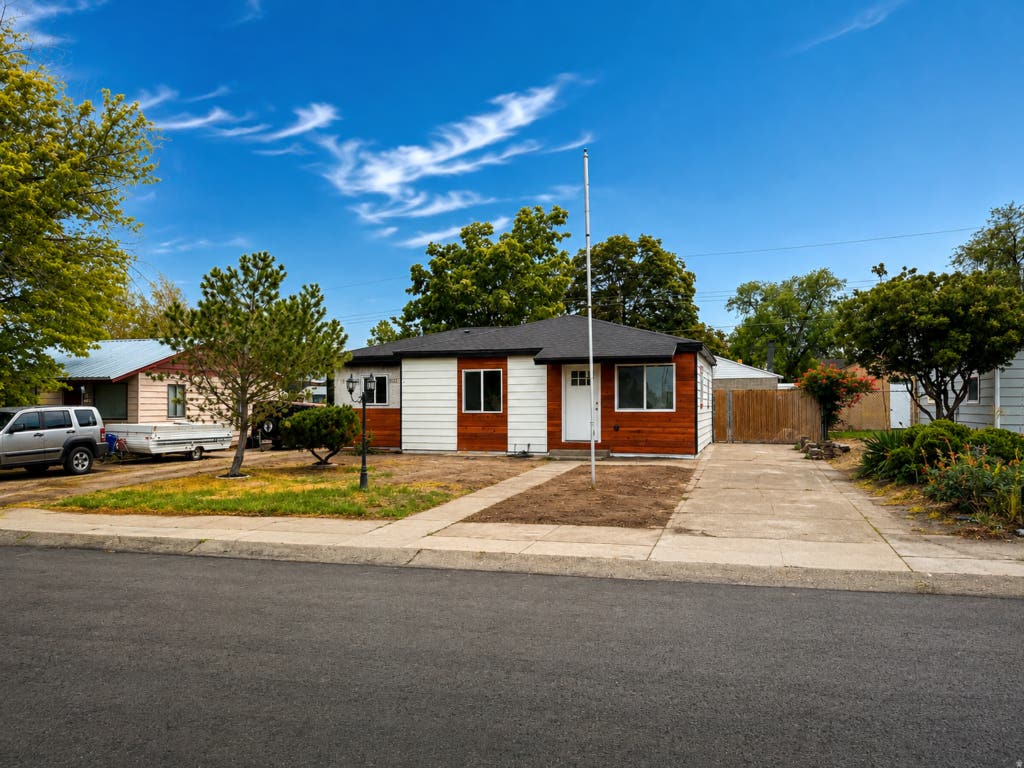 Photo of 4301 W 5740 S, Kearns, UT 84118 (MLS # 2177970)