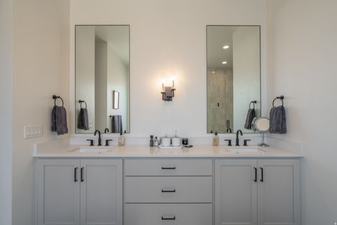 Tiny photo for 2027 S 3040 E, Saint George, UT 84790 (MLS # 2127970)