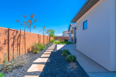 Tiny photo for 2027 S 3040 E, Saint George, UT 84790 (MLS # 2127970)