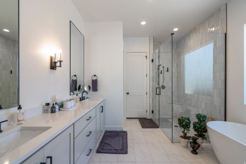 Tiny photo for 2027 S 3040 E, Saint George, UT 84790 (MLS # 2127970)