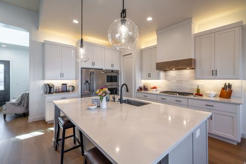 Tiny photo for 2027 S 3040 E, Saint George, UT 84790 (MLS # 2127970)