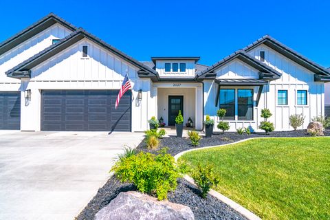 Photo of 2027 S 3040 E, Saint George, UT 84790 (MLS # 2127970)