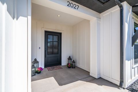 Tiny photo for 2027 S 3040 E, Saint George, UT 84790 (MLS # 2127970)