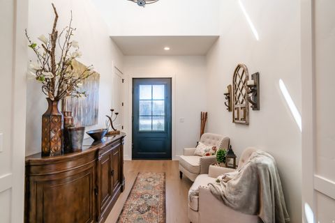 Tiny photo for 2027 S 3040 E, Saint George, UT 84790 (MLS # 2127970)