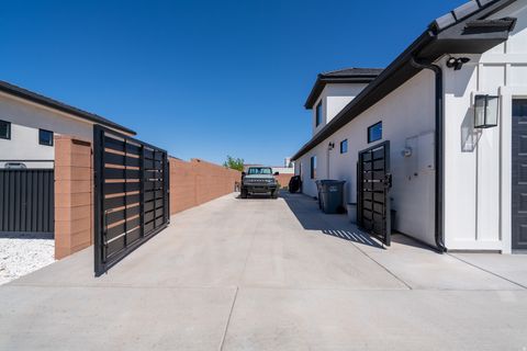 Tiny photo for 2027 S 3040 E, Saint George, UT 84790 (MLS # 2127970)