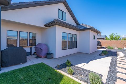Tiny photo for 2027 S 3040 E, Saint George, UT 84790 (MLS # 2127970)