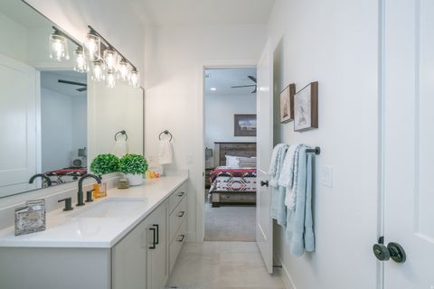 Tiny photo for 2027 S 3040 E, Saint George, UT 84790 (MLS # 2127970)