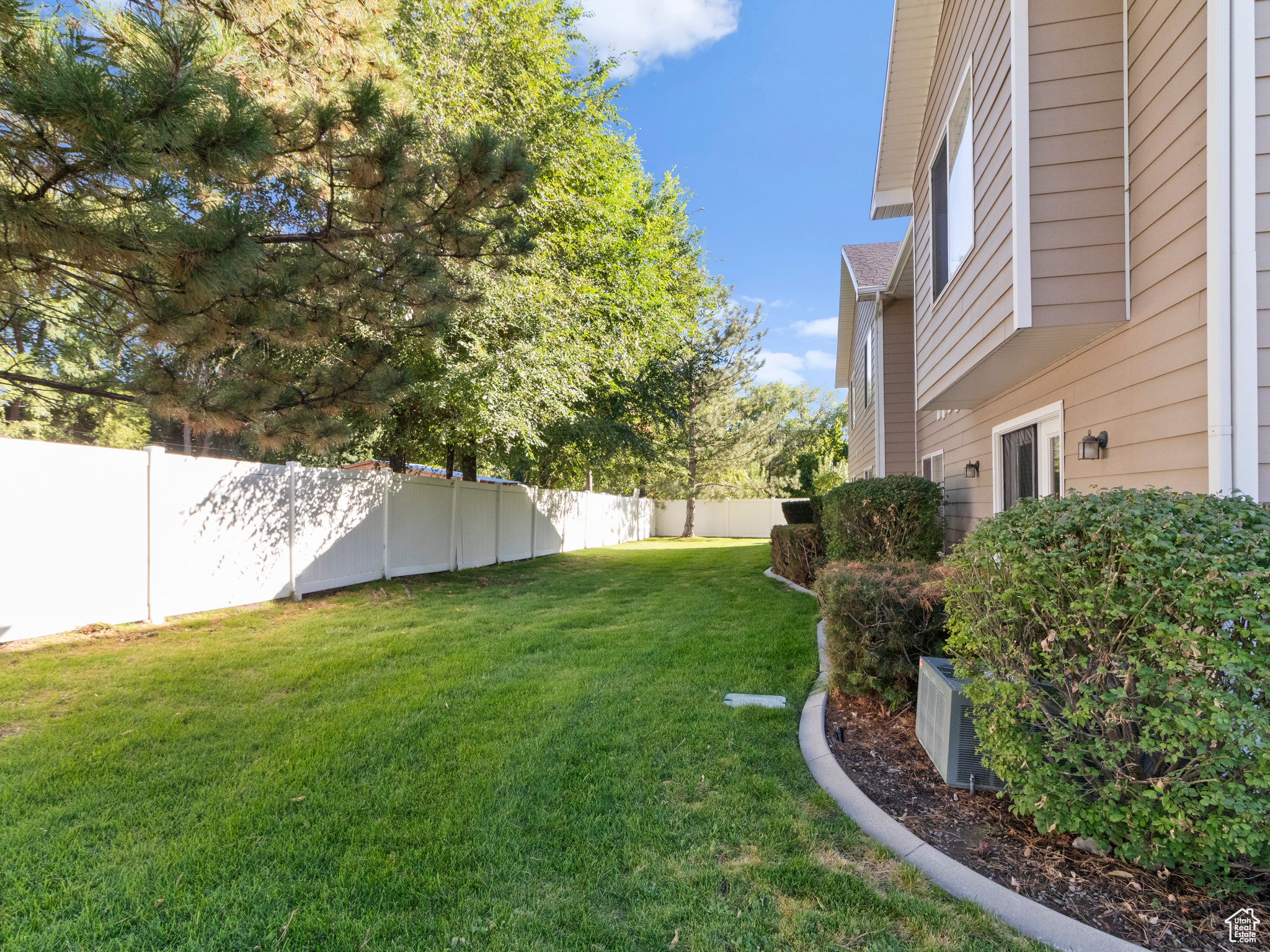 COUNTRY COTTAGES CONDO - Residential