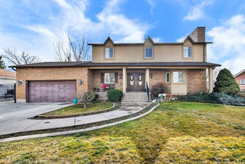 Photo of 1647 W 1410 N, Farmington, UT 84025 (MLS # 2137156)